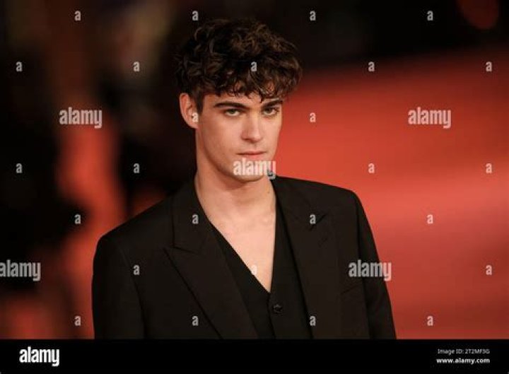 Is Lorenzo Zurzolo A Smoker? Unveiling The Truth