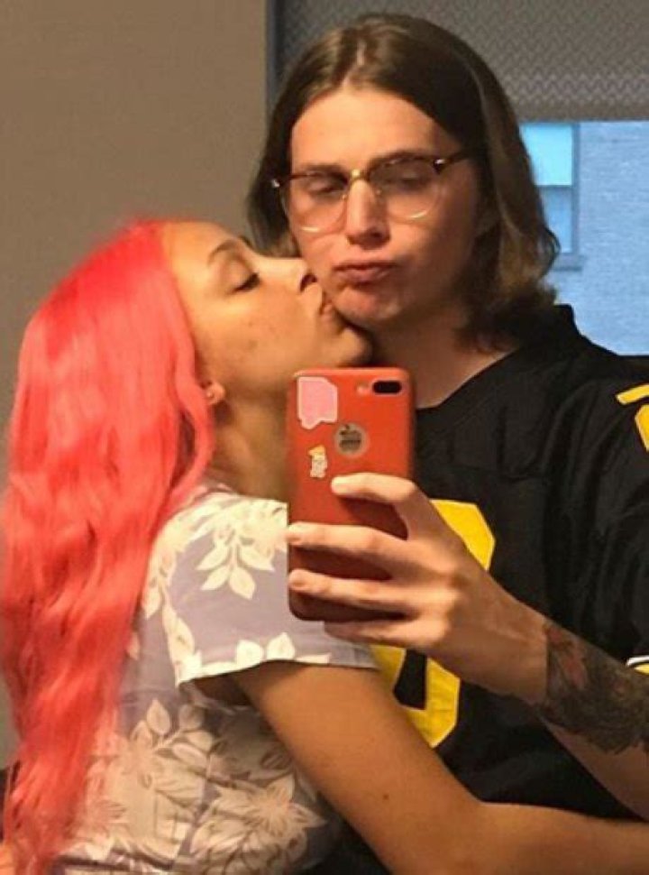 Unraveling Doja Cat's Romantic Past: A Look At Her Ex-Boyfriends